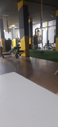 عکس باشگاه ورزشی بانوان راویس