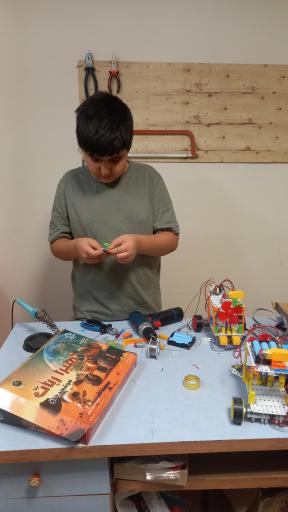 عکس آموزشگاه هیرا ربات