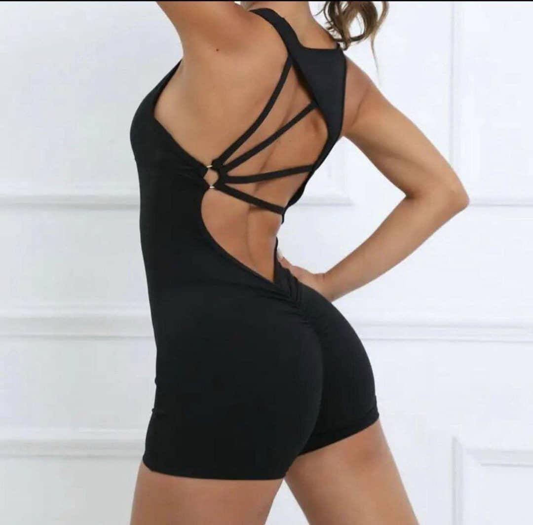 عکس لباس ورزشی لورا شاپ