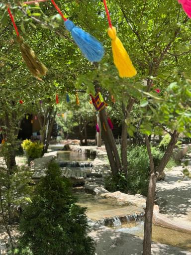 عکس باغ هزارچشمه