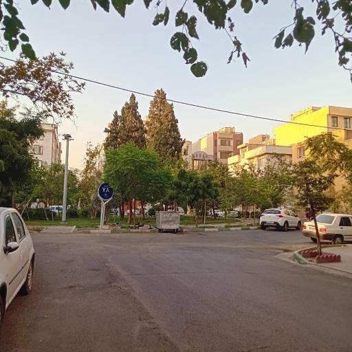 عکس میدان هفتاد و هشتم