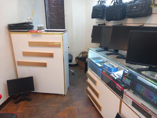 عکس کوئین کامپیوتر 