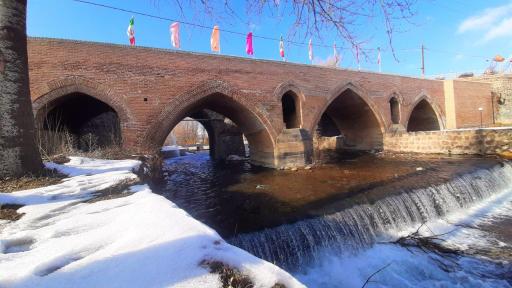 عکس پل تاریخی قرمز (قرمیزی کورپی)