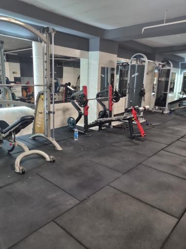 عکس باشگاه بدنسازی نیاوران