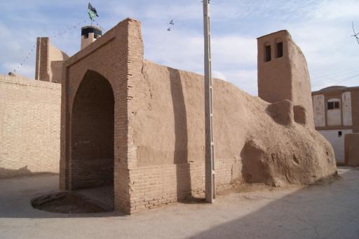 عکس آب انبار میان ده