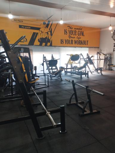 عکس باشگاه بدنسازی آپادانا