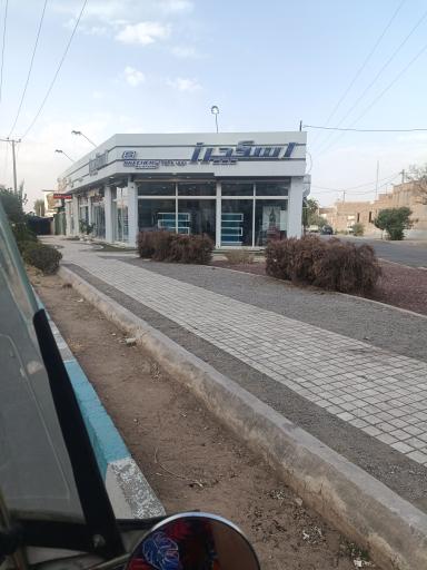 عکس فروشگاه اسکیچرز