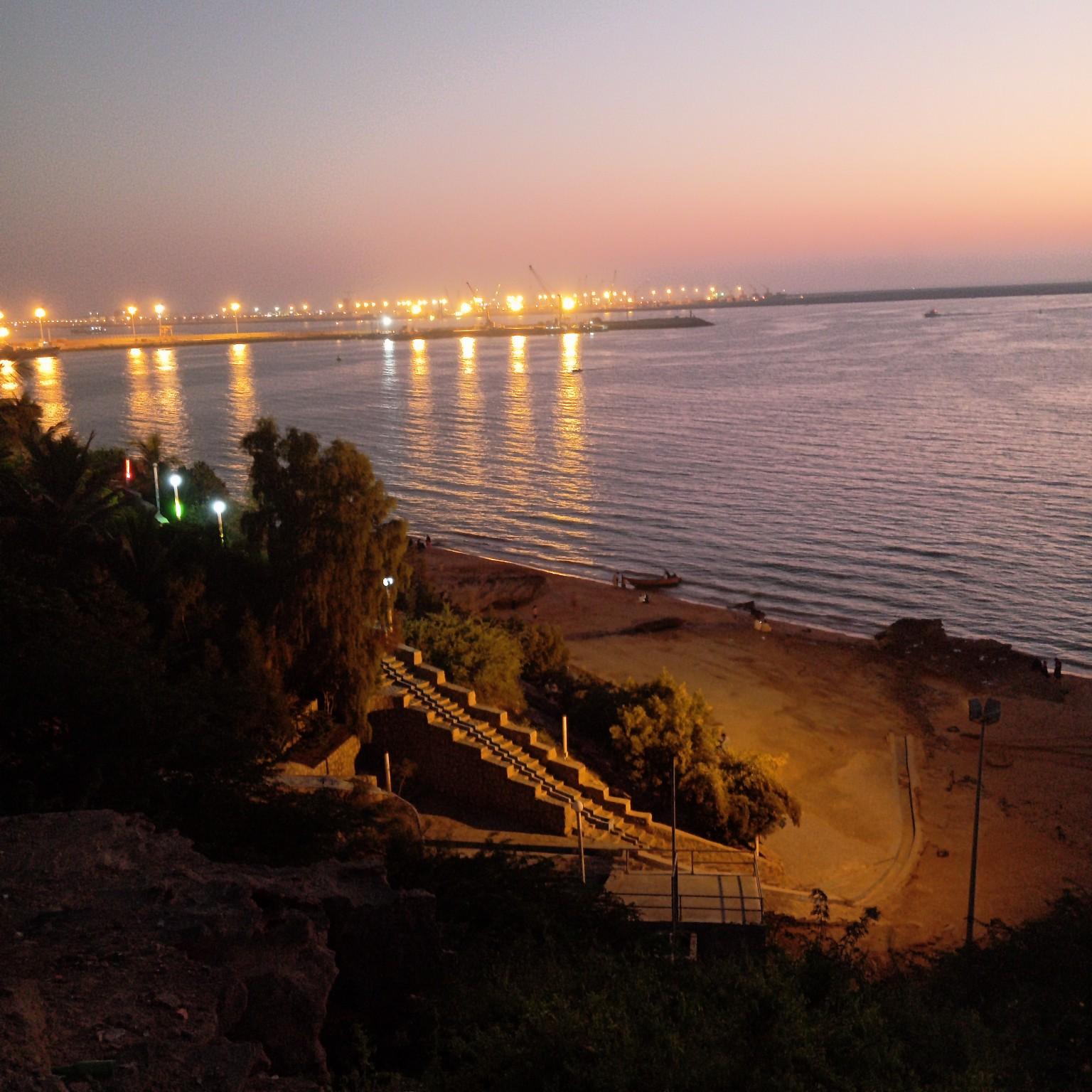 عکس تفرجگاه ساحلی لیپار