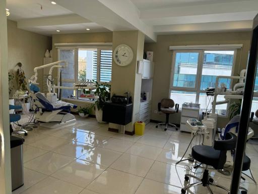 عکس دندانپزشکی دکتر دنیا بهره مند 