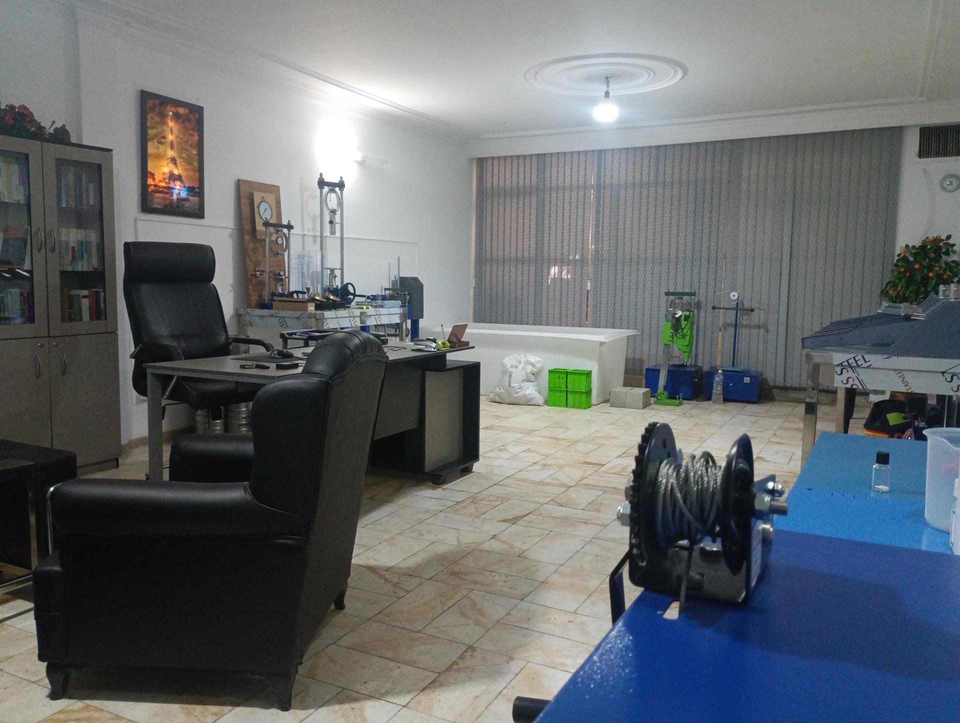 عکس آزمایشگاه مهندسی و مکانیک خاک رادمان