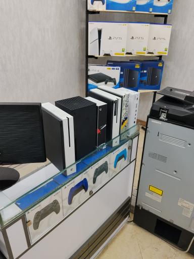 عکس فروشگاه گیم اطلس