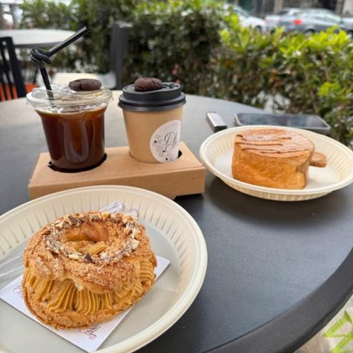 بوتیک شیرینی فرانسوی دوس آمیتی 