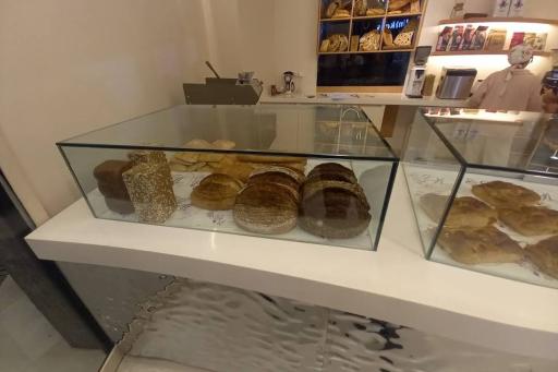 عکس بوتیک شیرینی فرانسوی دوس آمیتی 