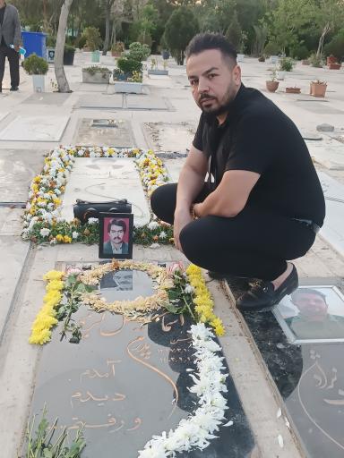عکس مزار اسماعیل کریمی
