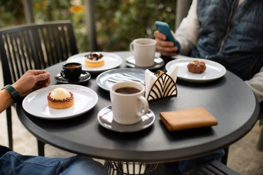 عکس بوتیک شیرینی فرانسوی دوس آمیتی 