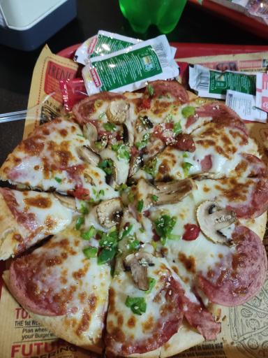 عکس پیتزا شاخه خرما