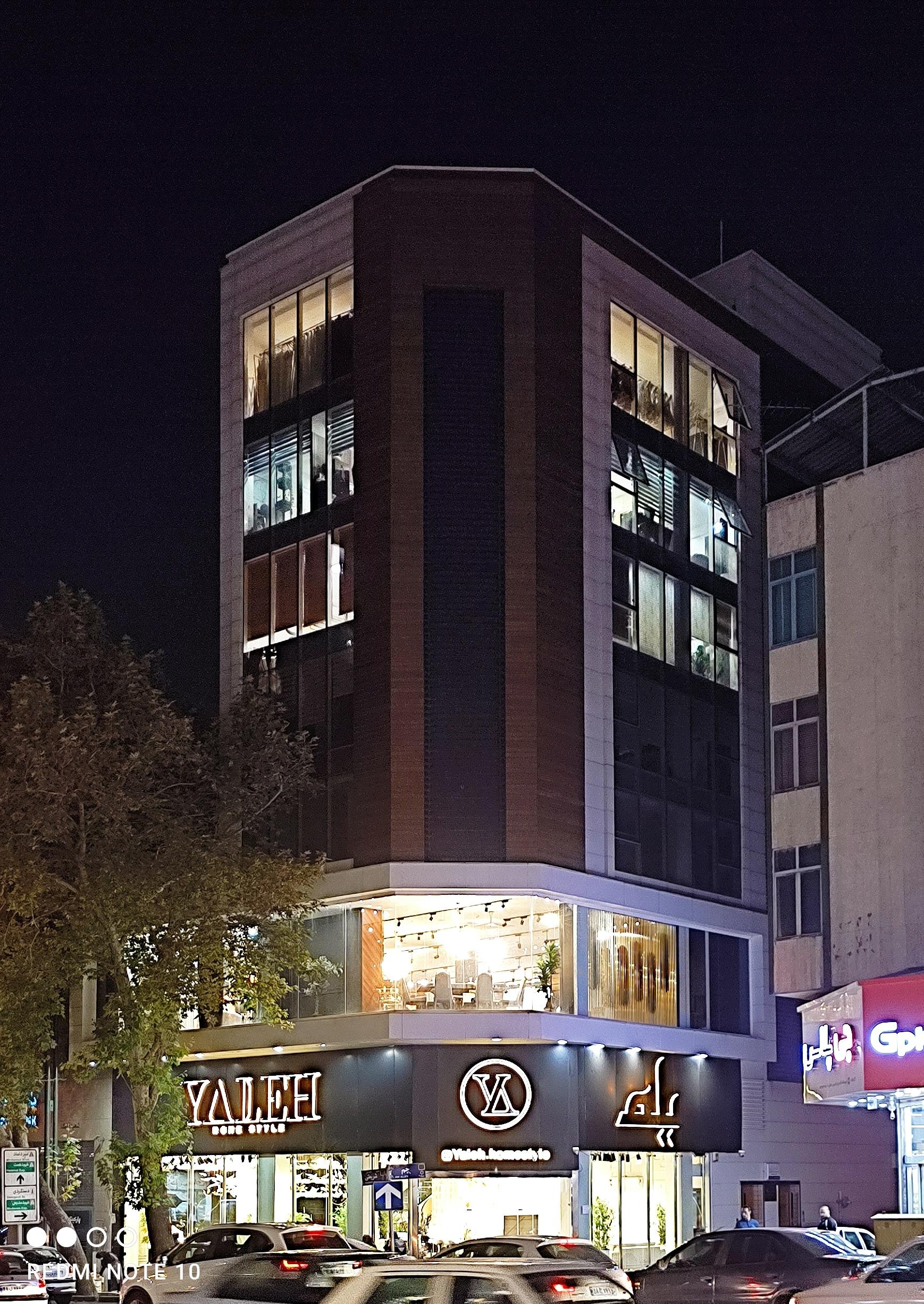 عکس فروشگاه مبلمان یاله