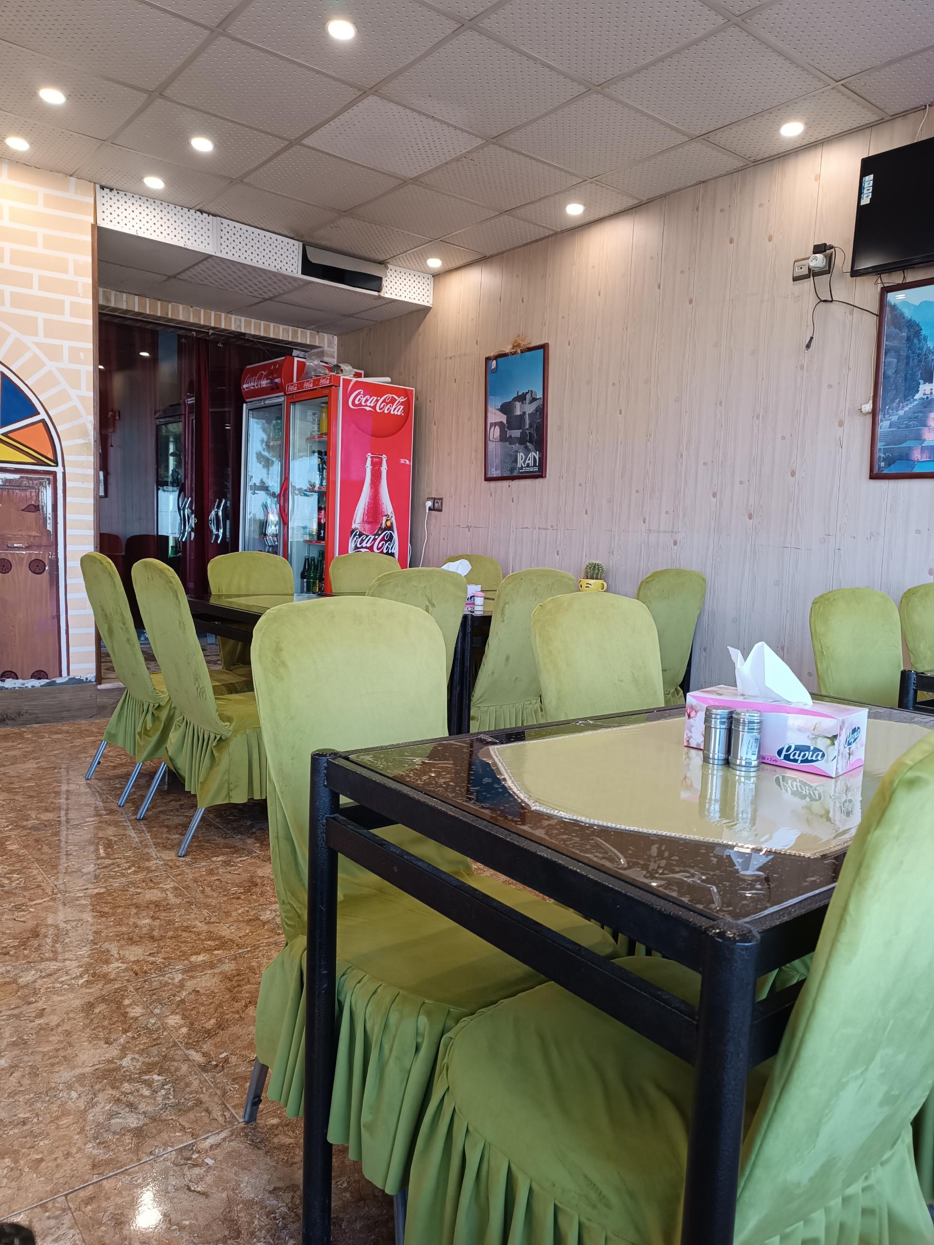 عکس رستوران شاهین