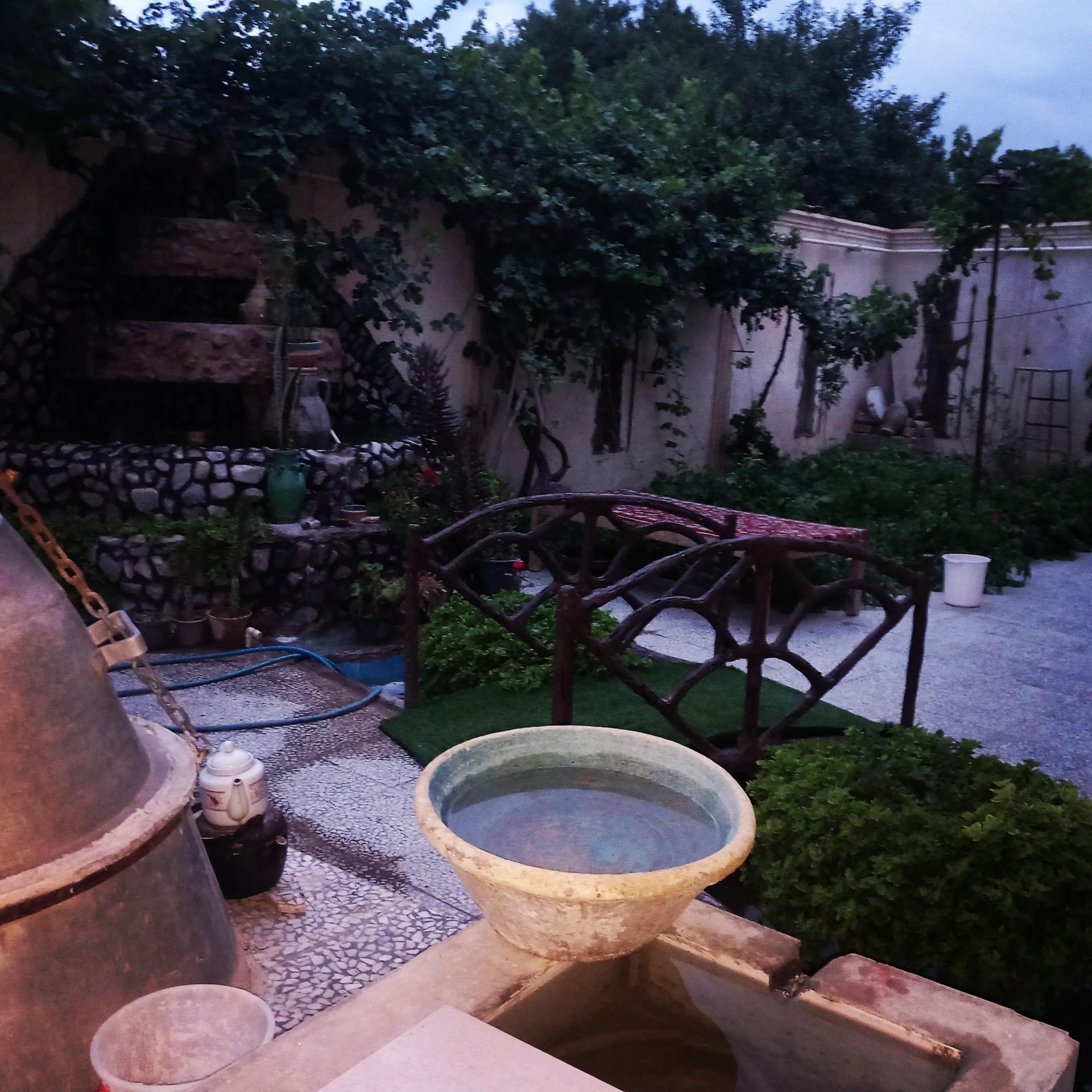 عکس گلابگیری سنتی عطر افشان