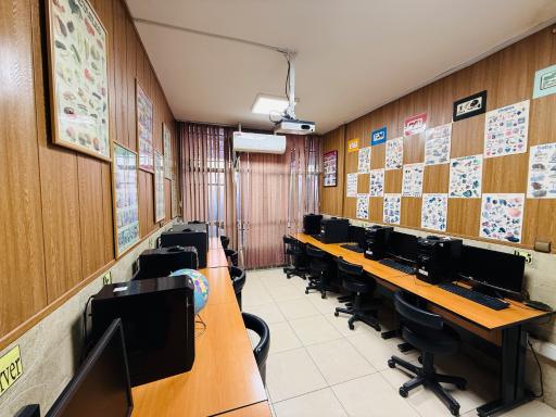 عکس دبیرستان متوسطه دوم دخترانه هدف