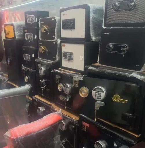 عکس خرید و فروش گاو صندوق نو و استوک احقانی در تبریز