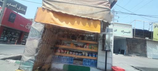 دکه تنقلات و روزنامه 