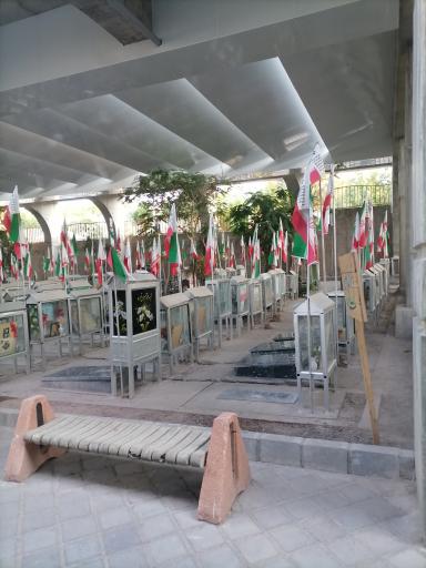 عکس قطعه شهدا جنگ و مدافع حرم تبریز