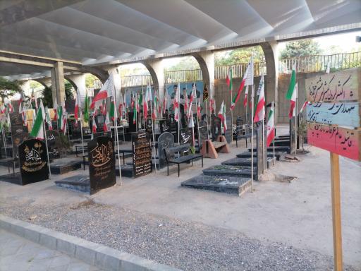 عکس قطعه شهدا جنگ و مدافع حرم تبریز