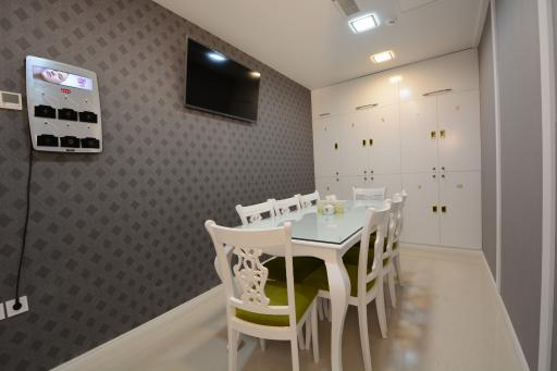 عکس درمانگاه تخصصی پوست و مو آرتا