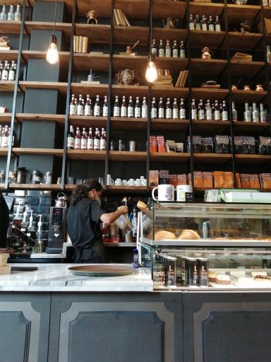 عکس قهوه لمیز شعبه سعادت آباد