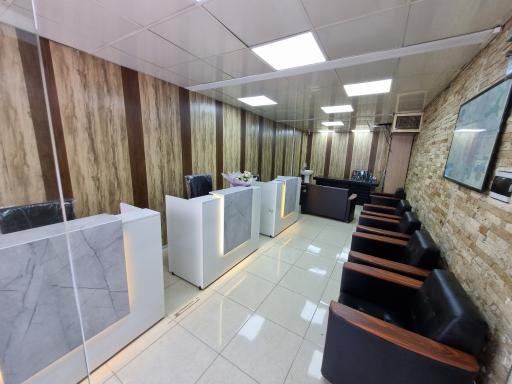 عکس مشاور املاک قائم