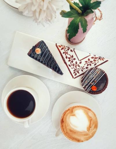 عکس کافه قنادی دانژه