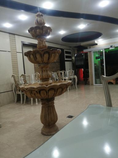 عکس رستوران شاد