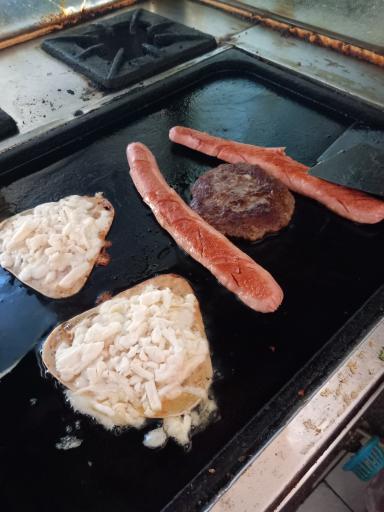 عکس ساندویچی آیهان