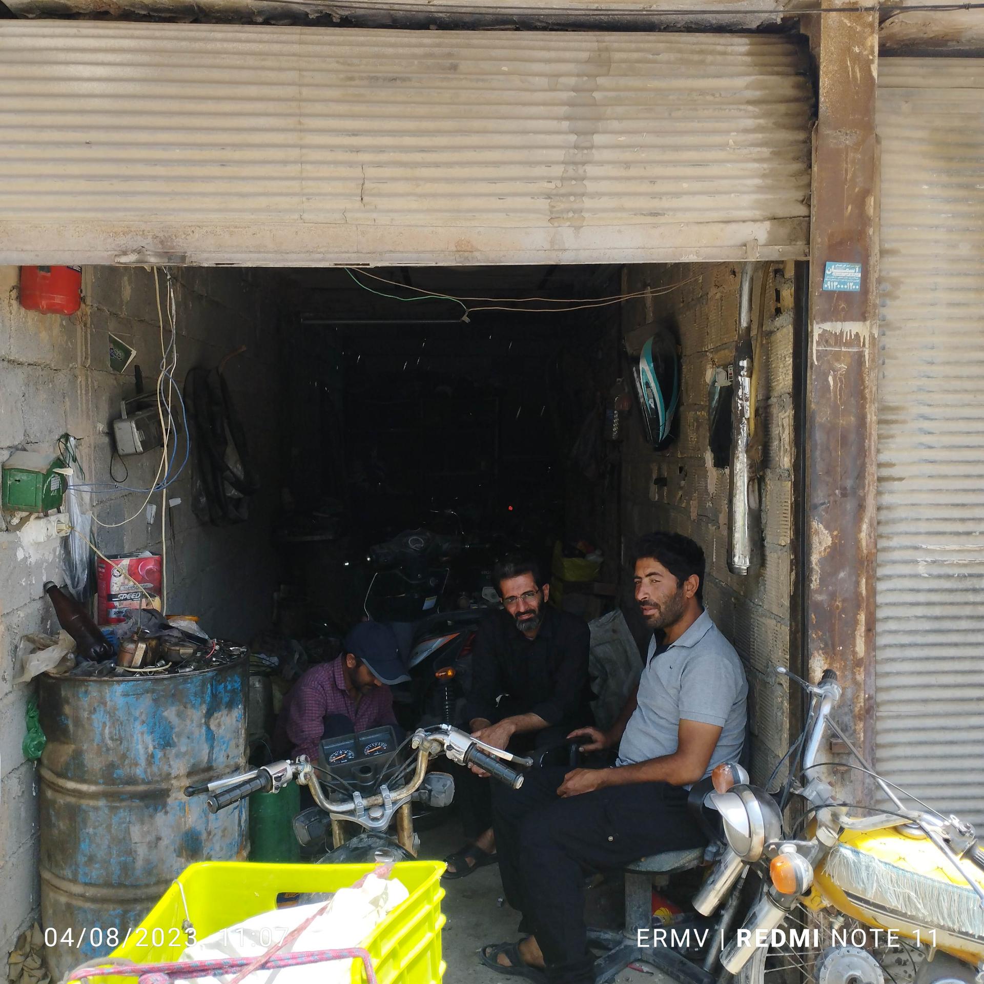 عکس تعمیرگاه استاد محسن موتوری