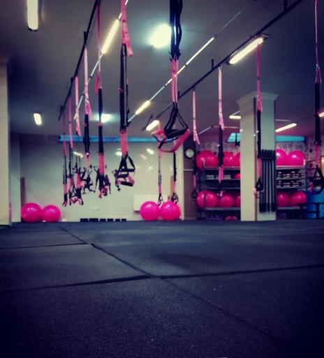 عکس باشگاه ورزشی بانوان تن ناز