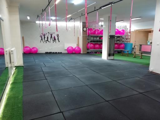 عکس باشگاه ورزشی بانوان تن ناز