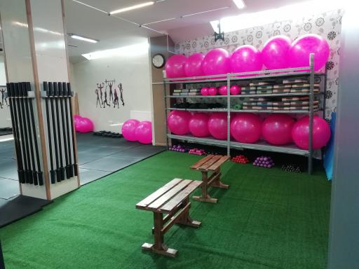 عکس باشگاه ورزشی بانوان تن ناز