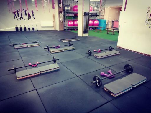 عکس باشگاه ورزشی بانوان تن ناز