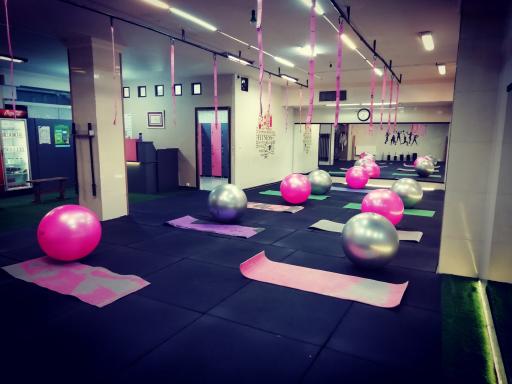 عکس باشگاه ورزشی بانوان تن ناز