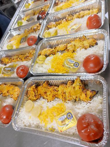 عکس تهیه غذای لاله