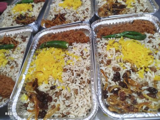 عکس تهیه غذای لاله