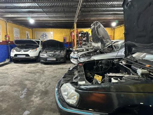 عکس تعمیرگاه می باخ