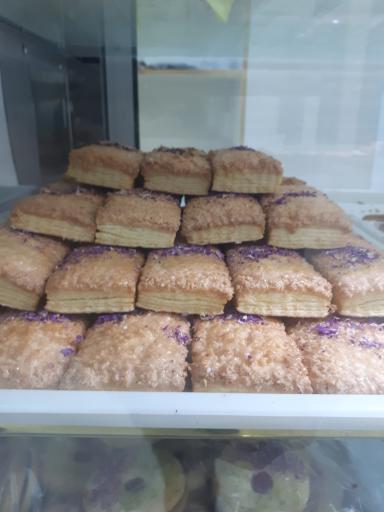 عکس شیرینی فروشی آفتابی