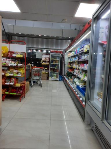 عکس فروشگاه افق کوروش