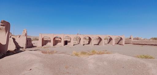 عکس کاروانسرای مخروبه 