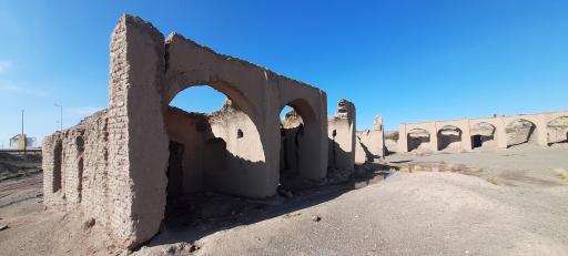 عکس کاروانسرای مخروبه 