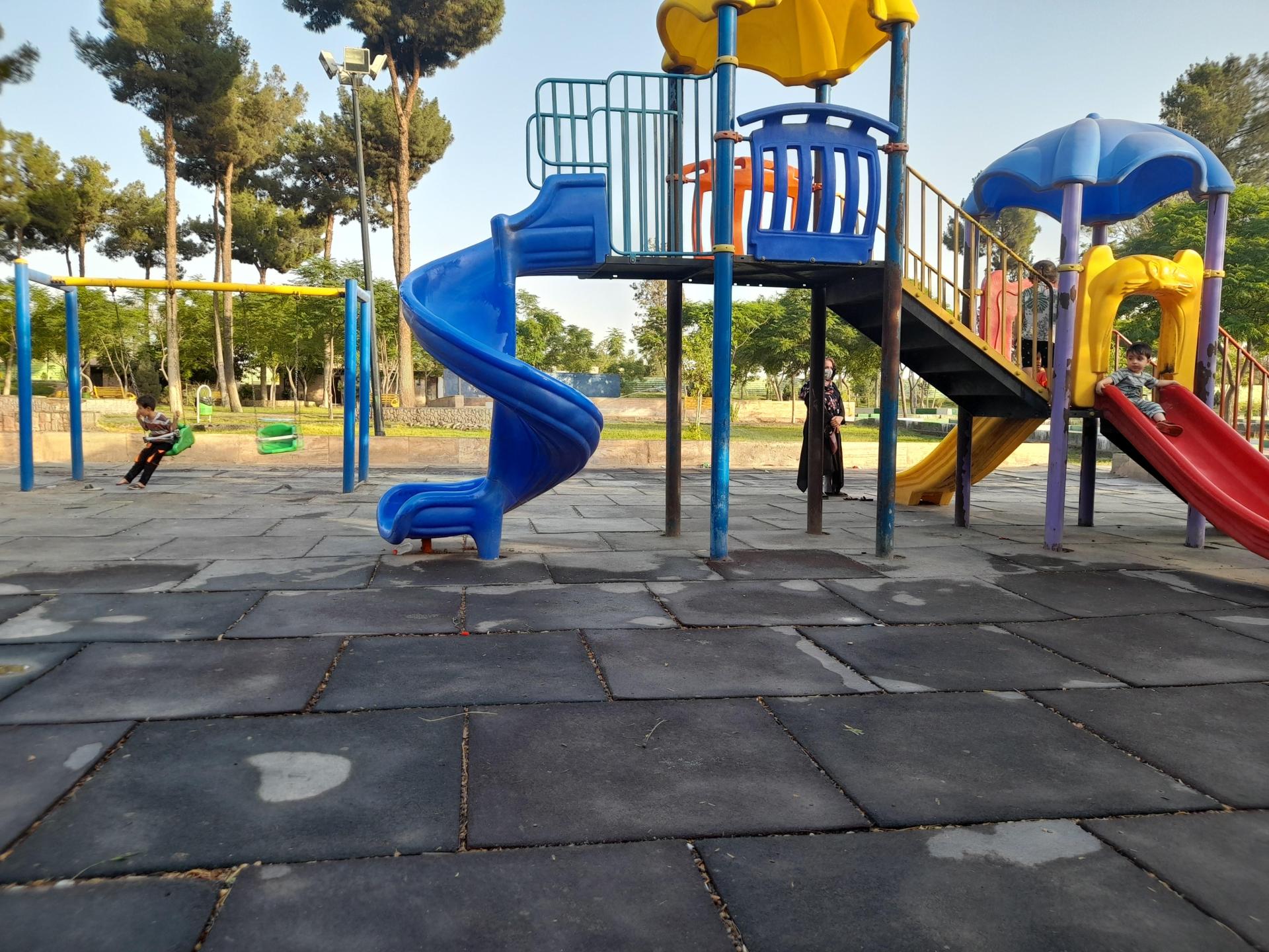 عکس زمین بازی کودکان (پارک محله جوادیه)