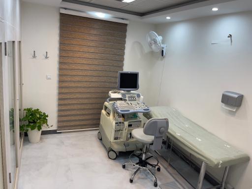 عکس  دکتر نوشین اکبری متخصص قلب و عروق