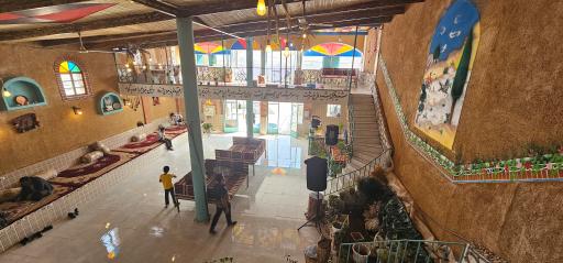 عکس بومگردی و سفره خانه سنتی دارجونه